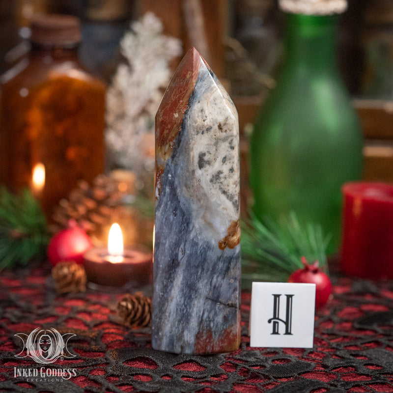 Load image into Gallery viewer, Violet Agate Tower for Radiating Divine Femininity