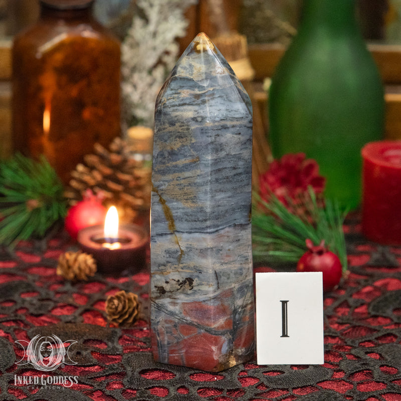 Load image into Gallery viewer, Violet Agate Tower for Radiating Divine Femininity