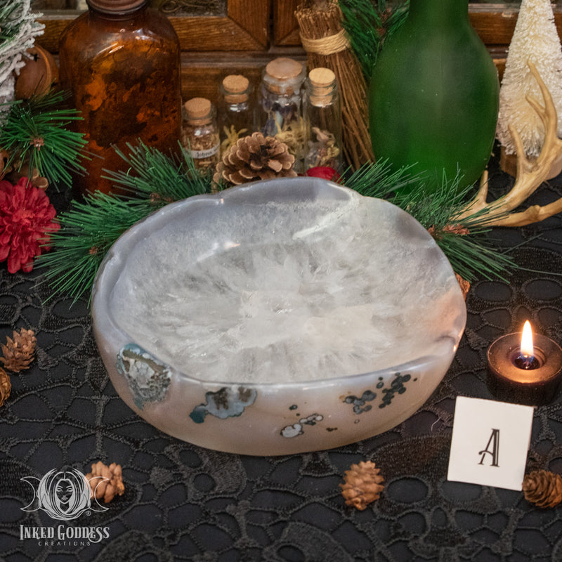 Load image into Gallery viewer, Agate and Quartz Large Offering Bowl for Healing and Harmony
