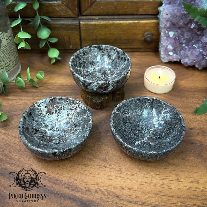 Load image into Gallery viewer, Flamestone Offering Bowl for Clarity and Courage Spells
