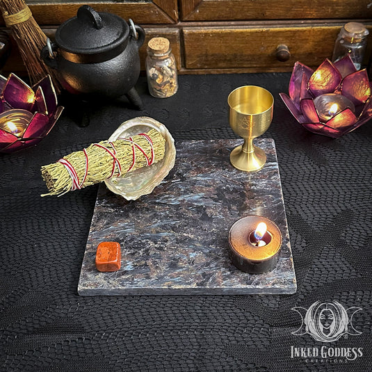 Garnet and Arfvedsonite Tile for Manifestation