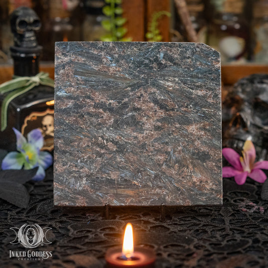 Garnet and Arfvedsonite Tile for Manifestation