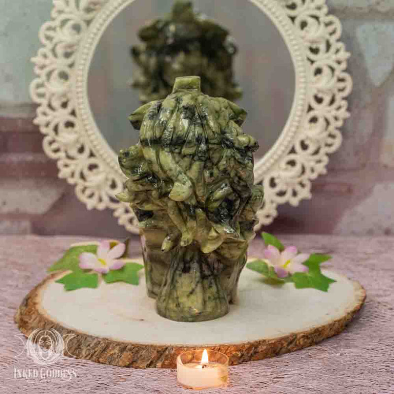 Load image into Gallery viewer, Green Jade Medusa Bust for Women's Healing
