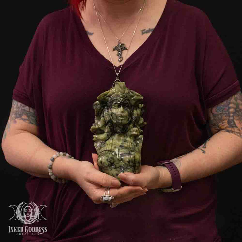 Load image into Gallery viewer, Green Jade Medusa Bust for Women's Healing
