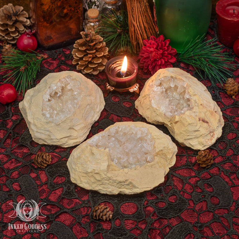 Load image into Gallery viewer, Moroccan Clear Quartz Geode "Mouth" Cave for Eating Up Negativity

