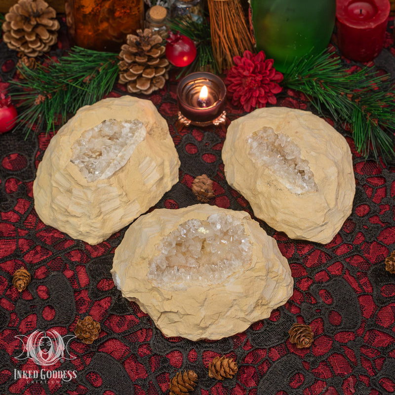 Load image into Gallery viewer, Moroccan Clear Quartz Geode "Mouth" Cave for Eating Up Negativity
