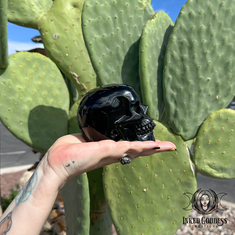 Load image into Gallery viewer, Obsidian Carved Skull for Protective Wards
